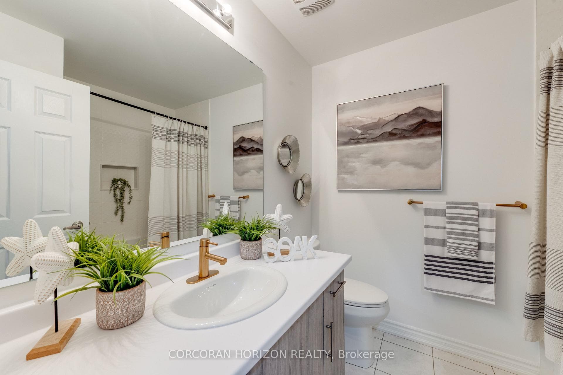 15 Mountainside Crescent photo 37