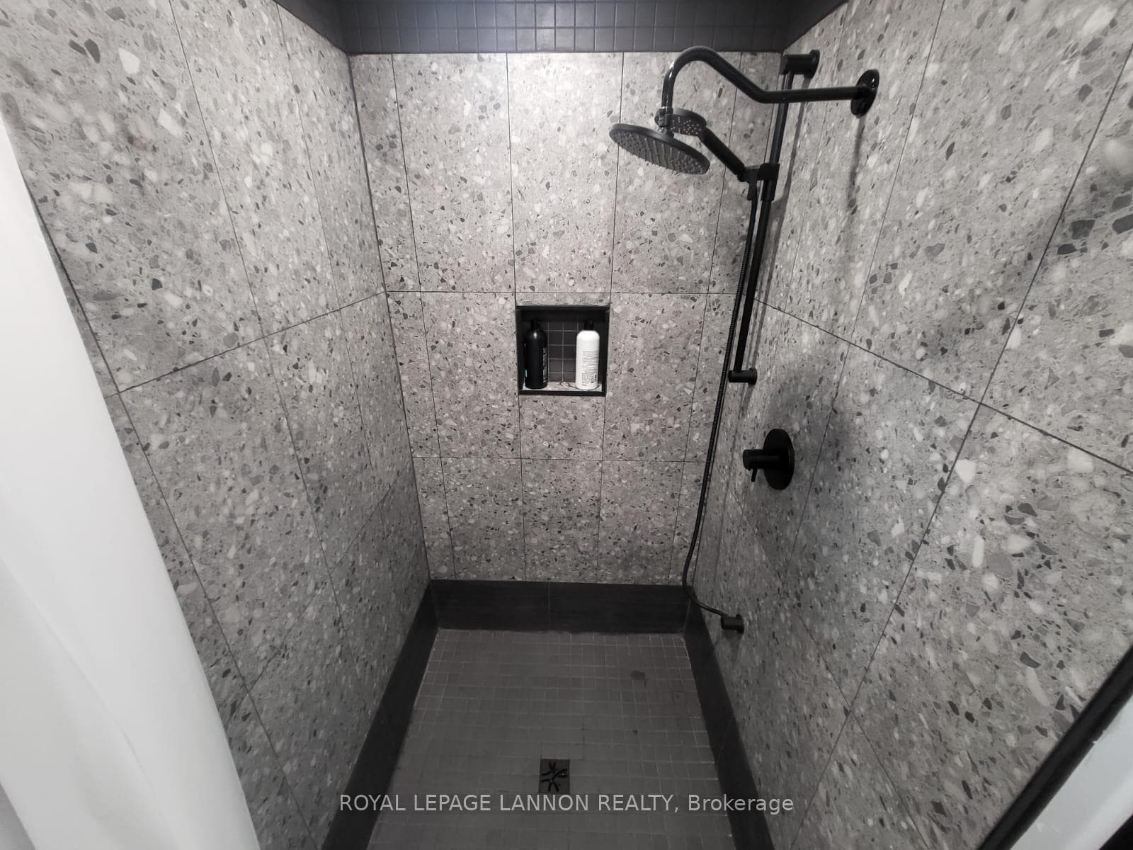 490 Empire Avenue photo 17