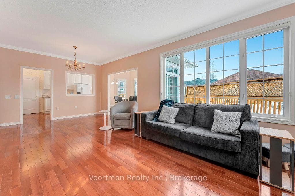 98 Silverbirch Boulevard Unit 20 photo 9