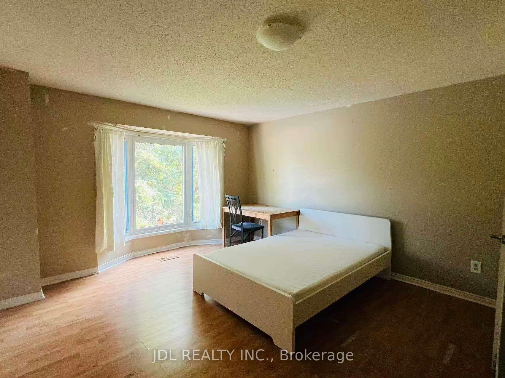 3528 Ellesmere Road Unit Master Room photo 2