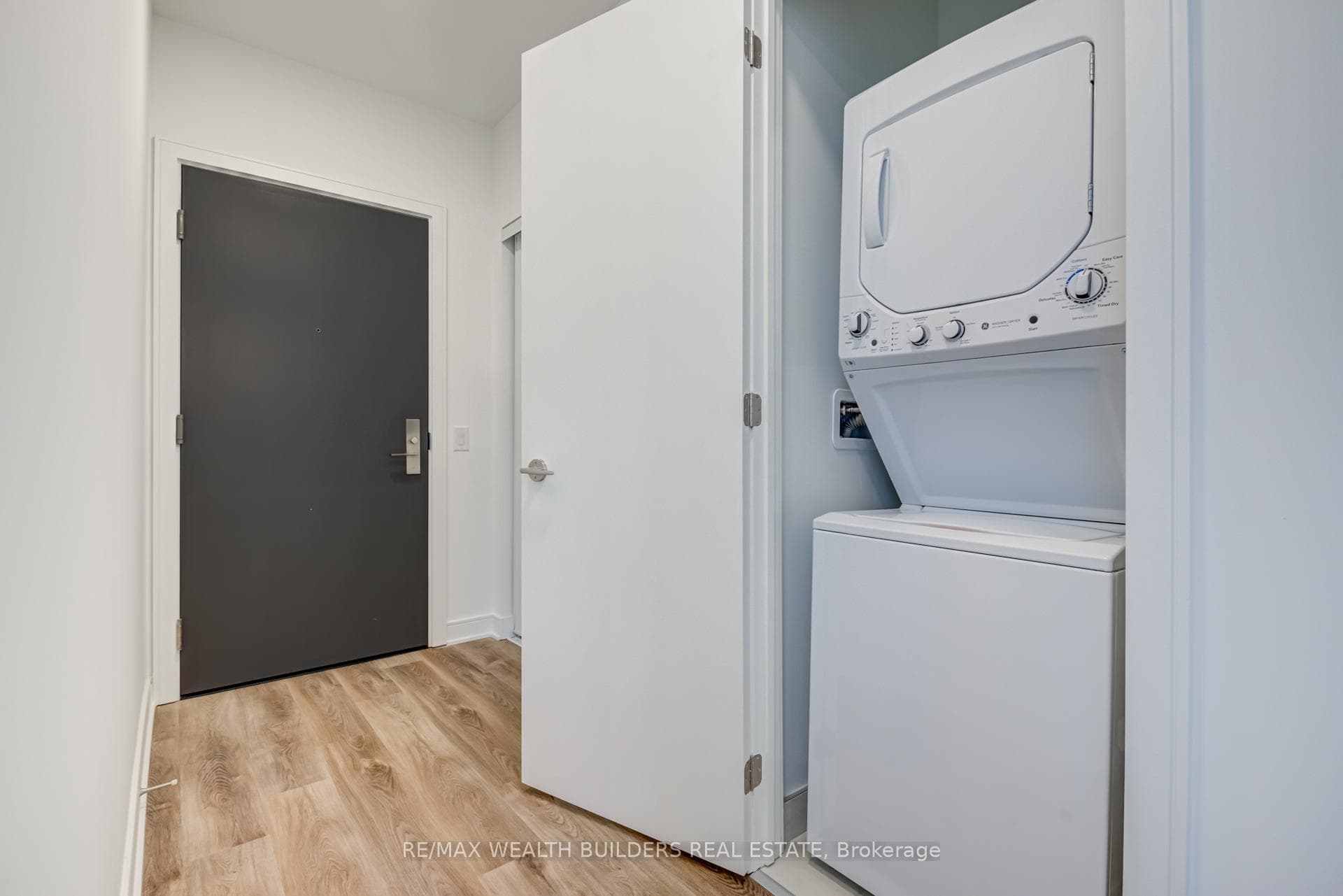 86 Dundas Street Unit 702 photo 32