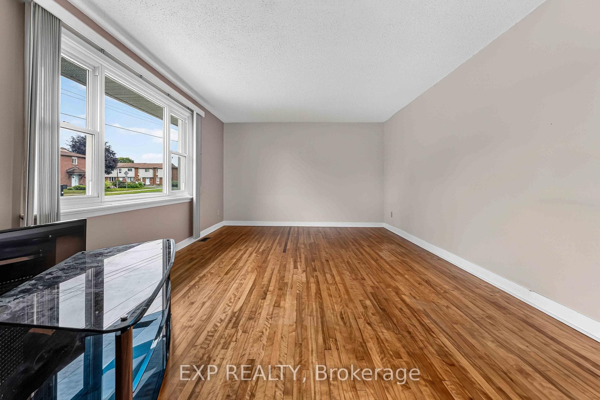 1613 Queensdale Avenue photo 5