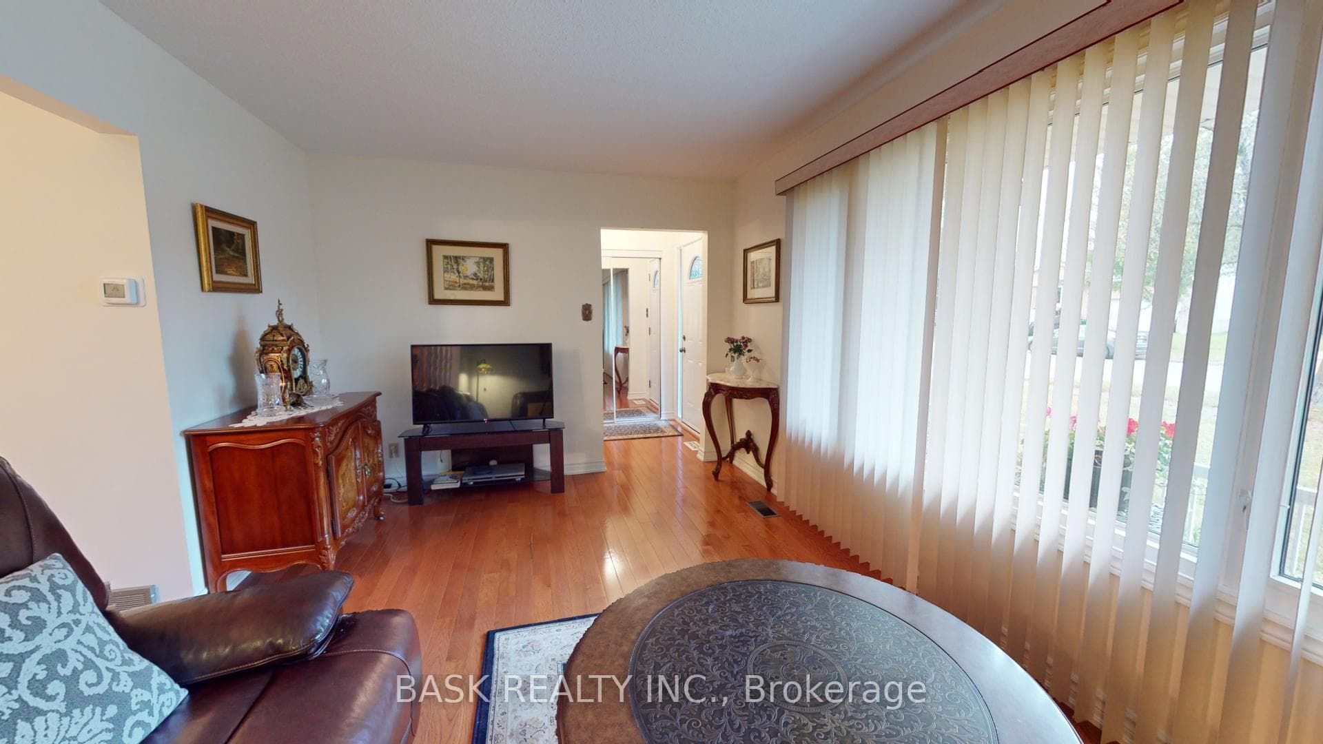 119 Hillbrook Crescent photo 8