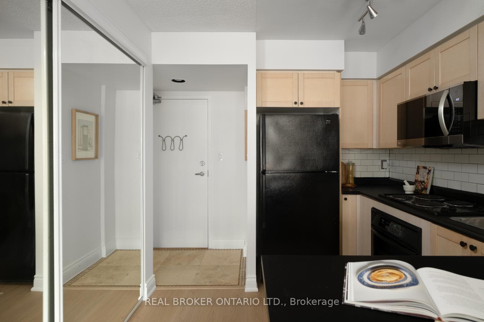 1000 King Street Unit 304 photo 11