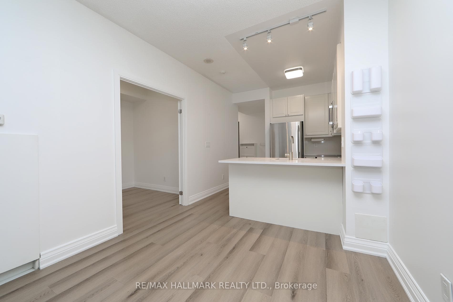 18 Yorkville Avenue Unit 214 photo 10
