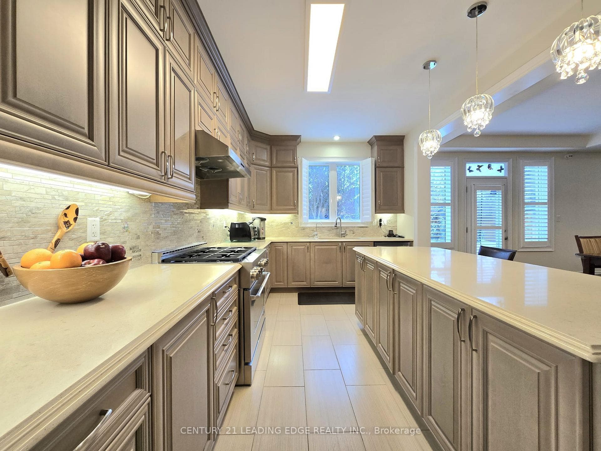 66 Degraaf Crescent photo 17