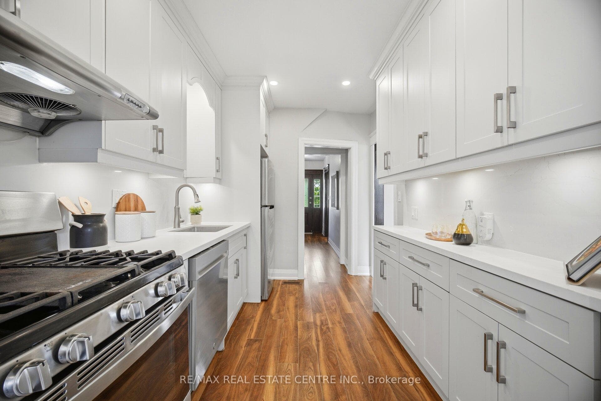 90 Holton Avenue photo 17