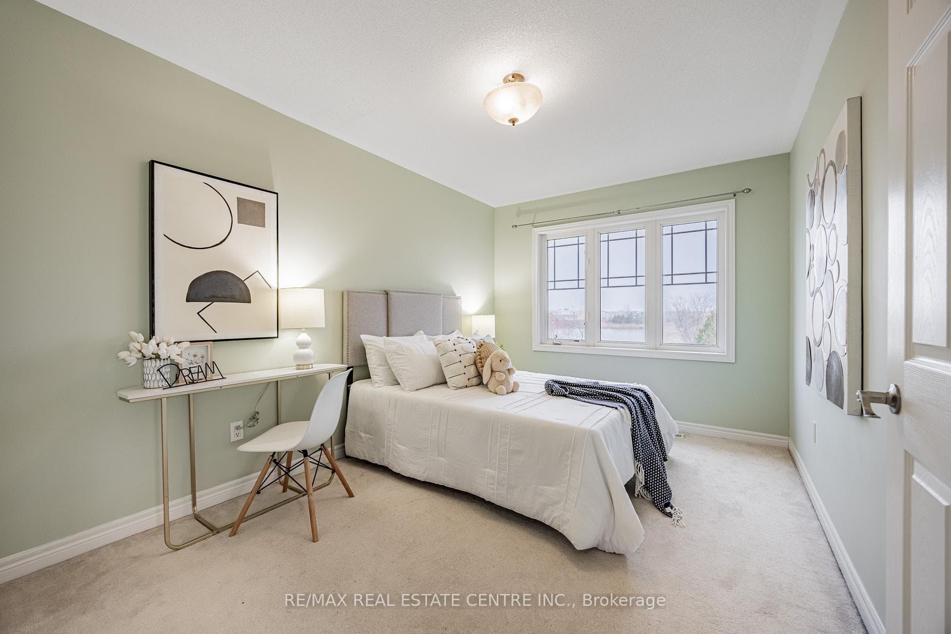 1361 Costigan Road photo 20