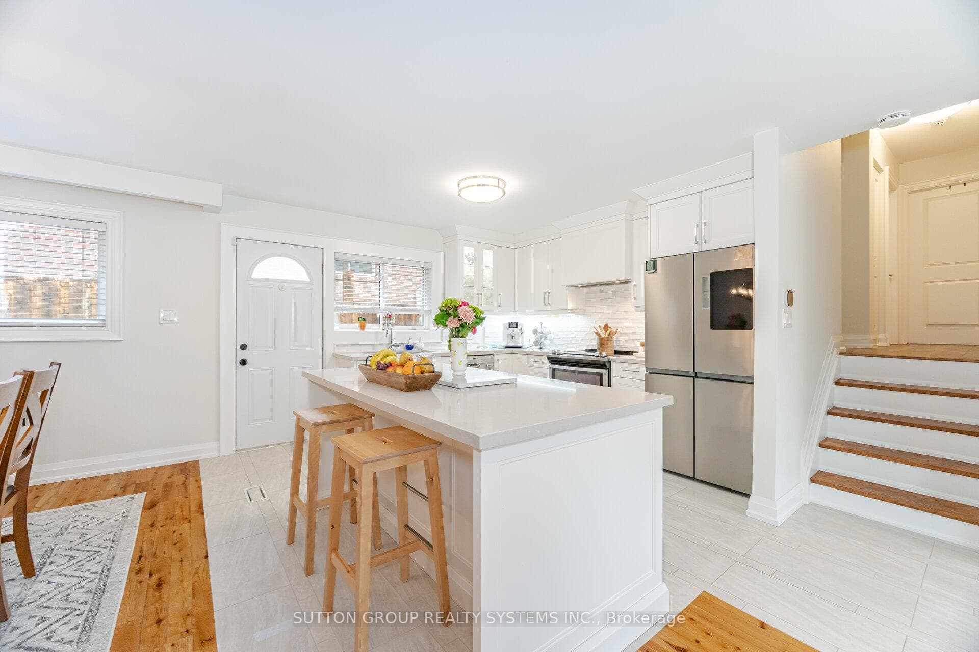 175 Connaught Crescent photo 19