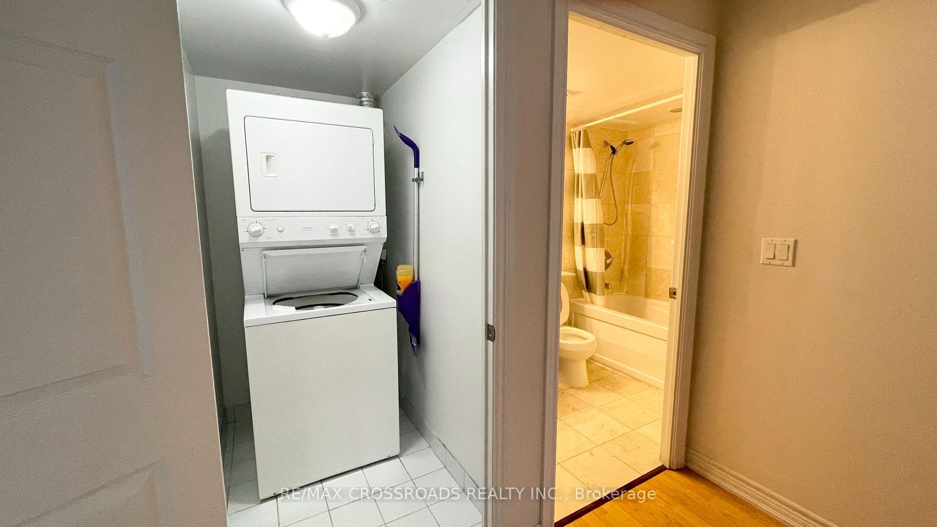 761 Bay Street Unit 806 photo 10