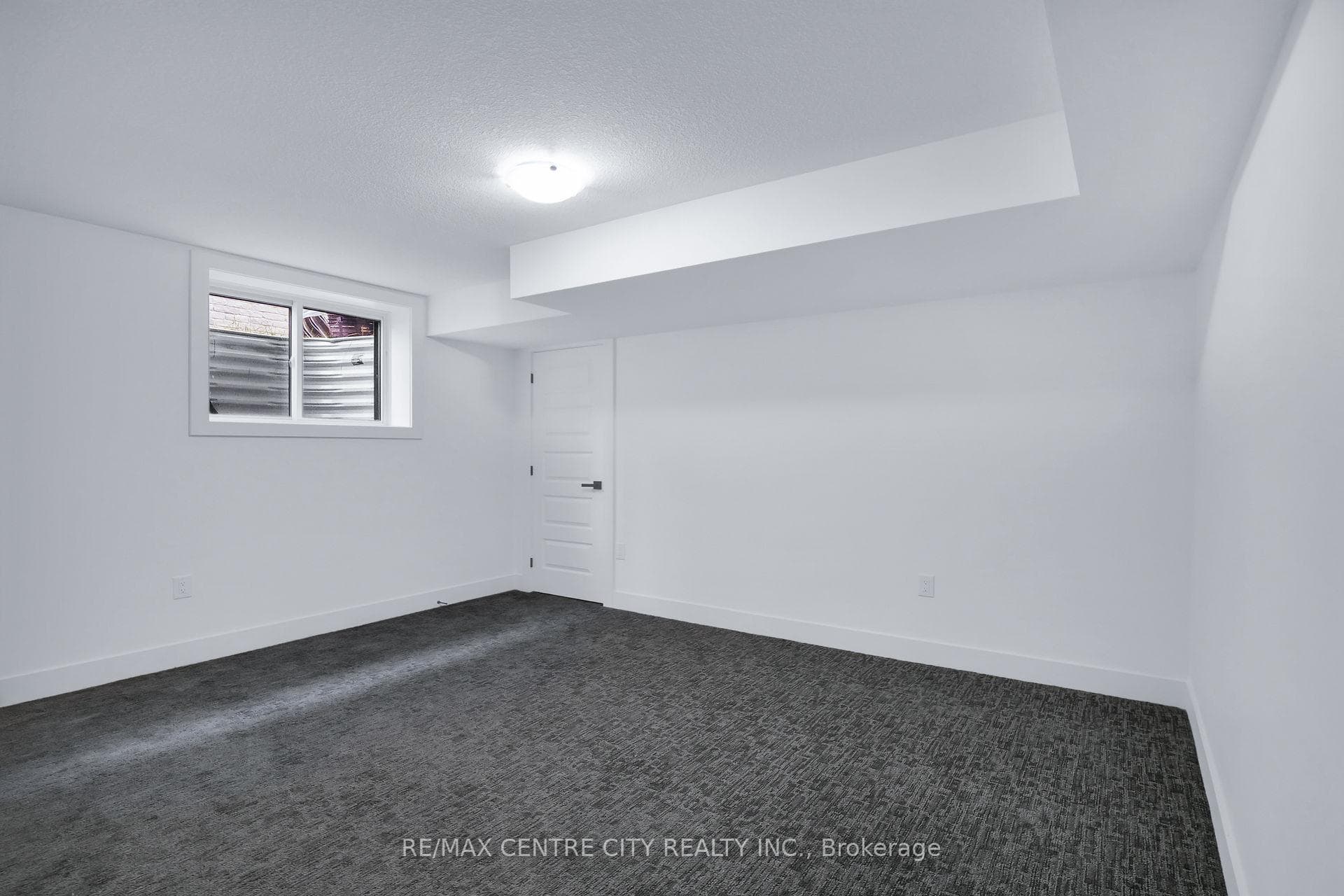 104 Foxborough Place photo 26