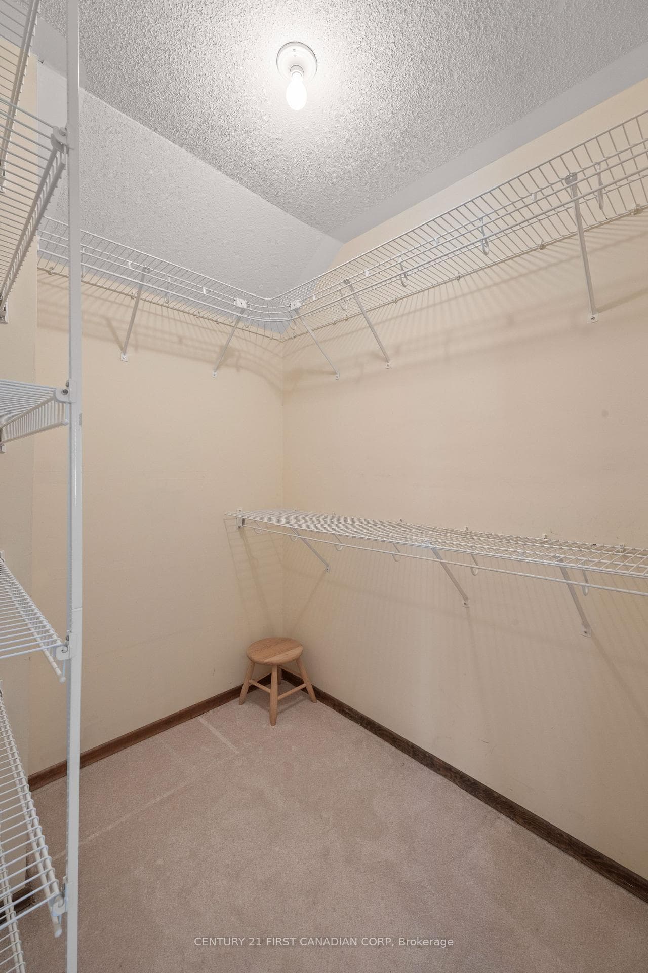923 Farnham Road photo 32