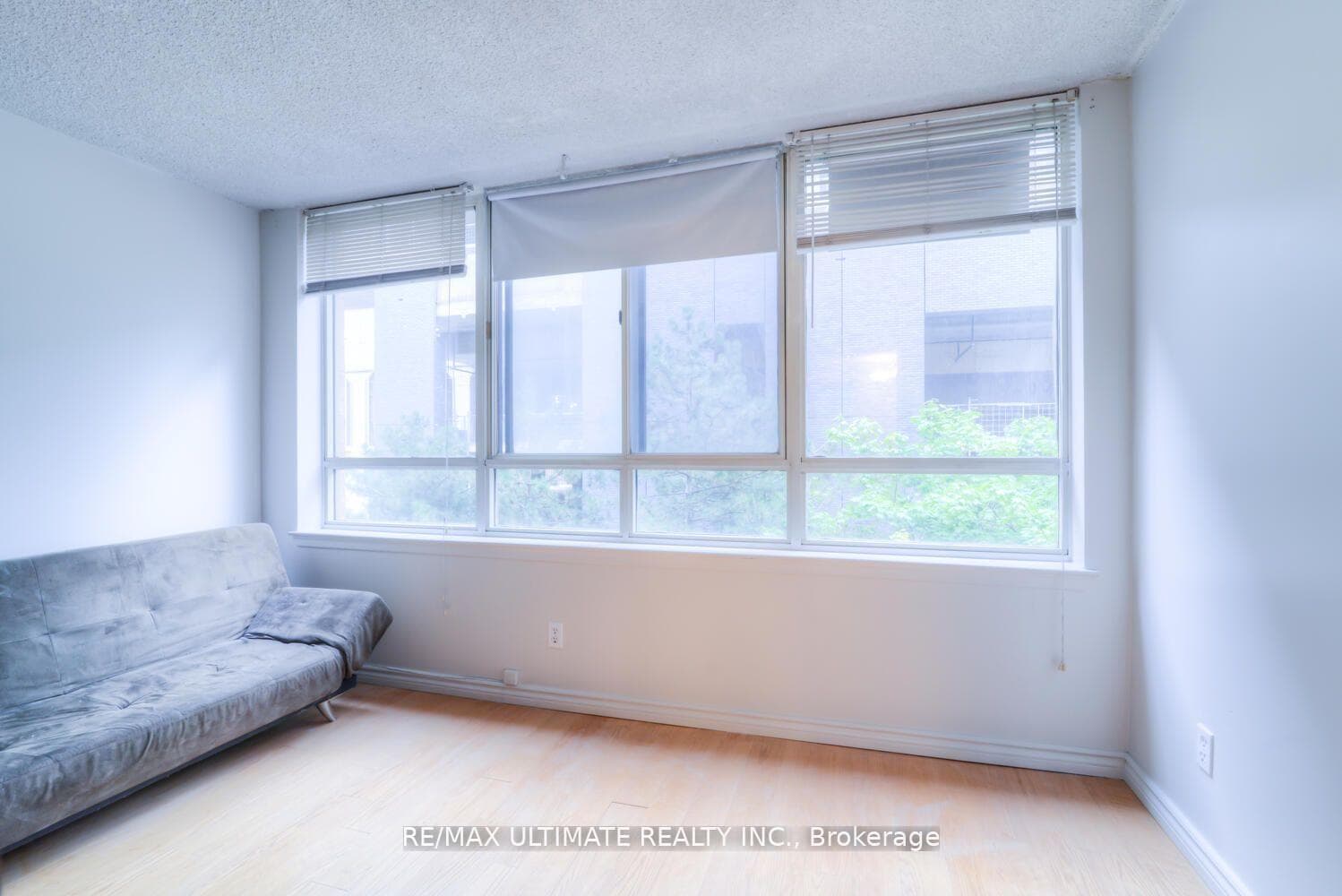 633 Bay Street Unit 406 photo 18