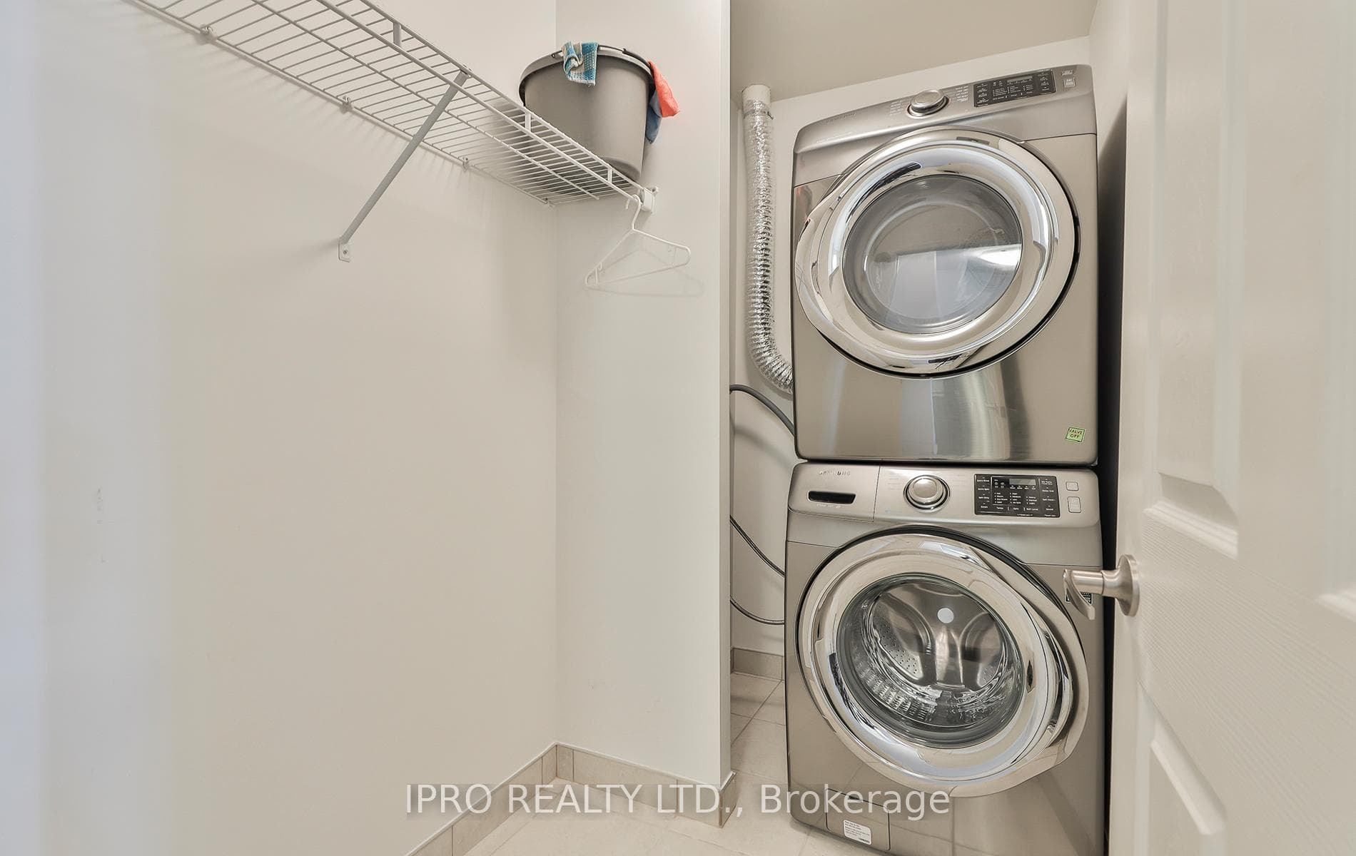 19 Grand Trunk Crescent Unit 211 photo 13