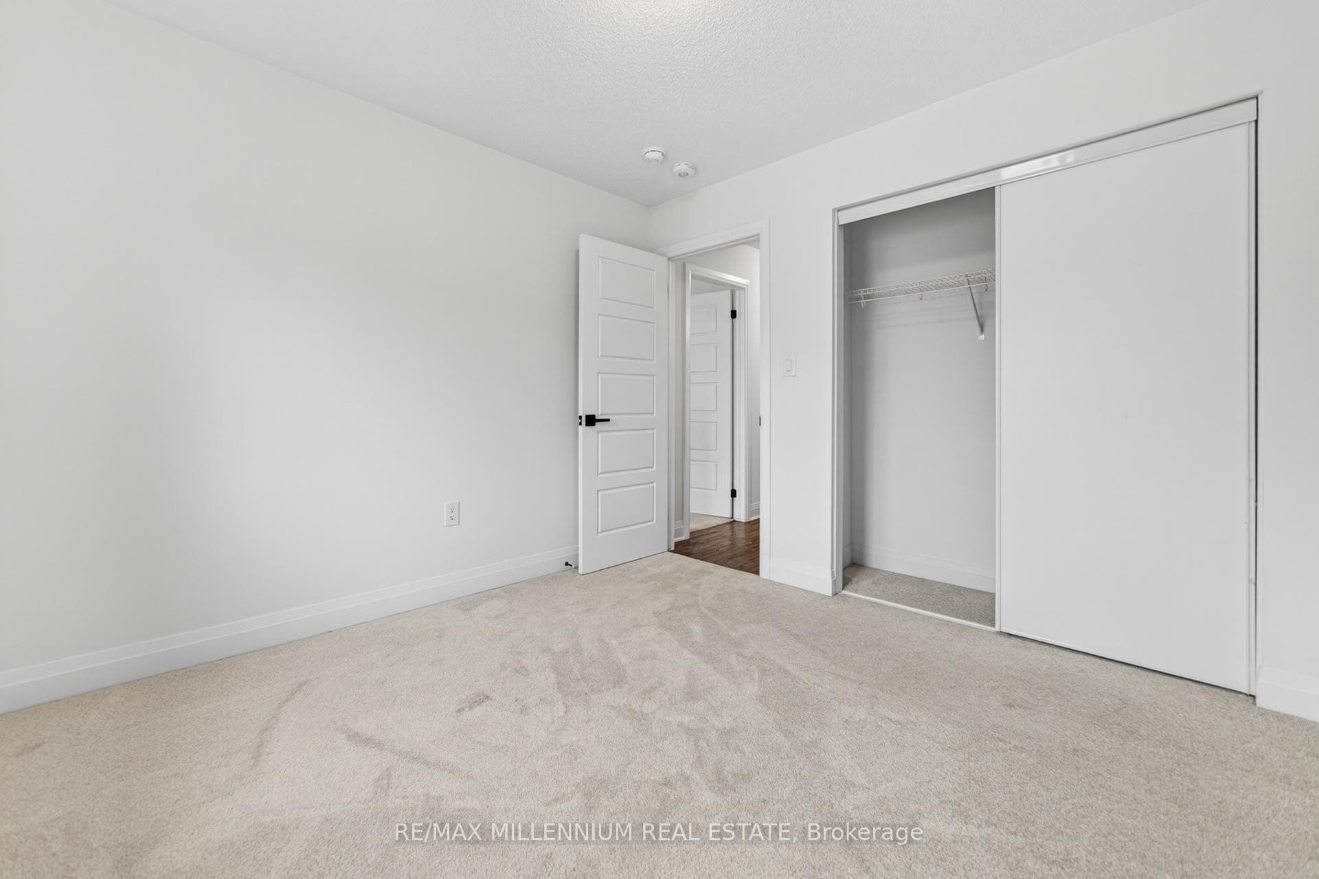 1576 Moira Crescent photo 33