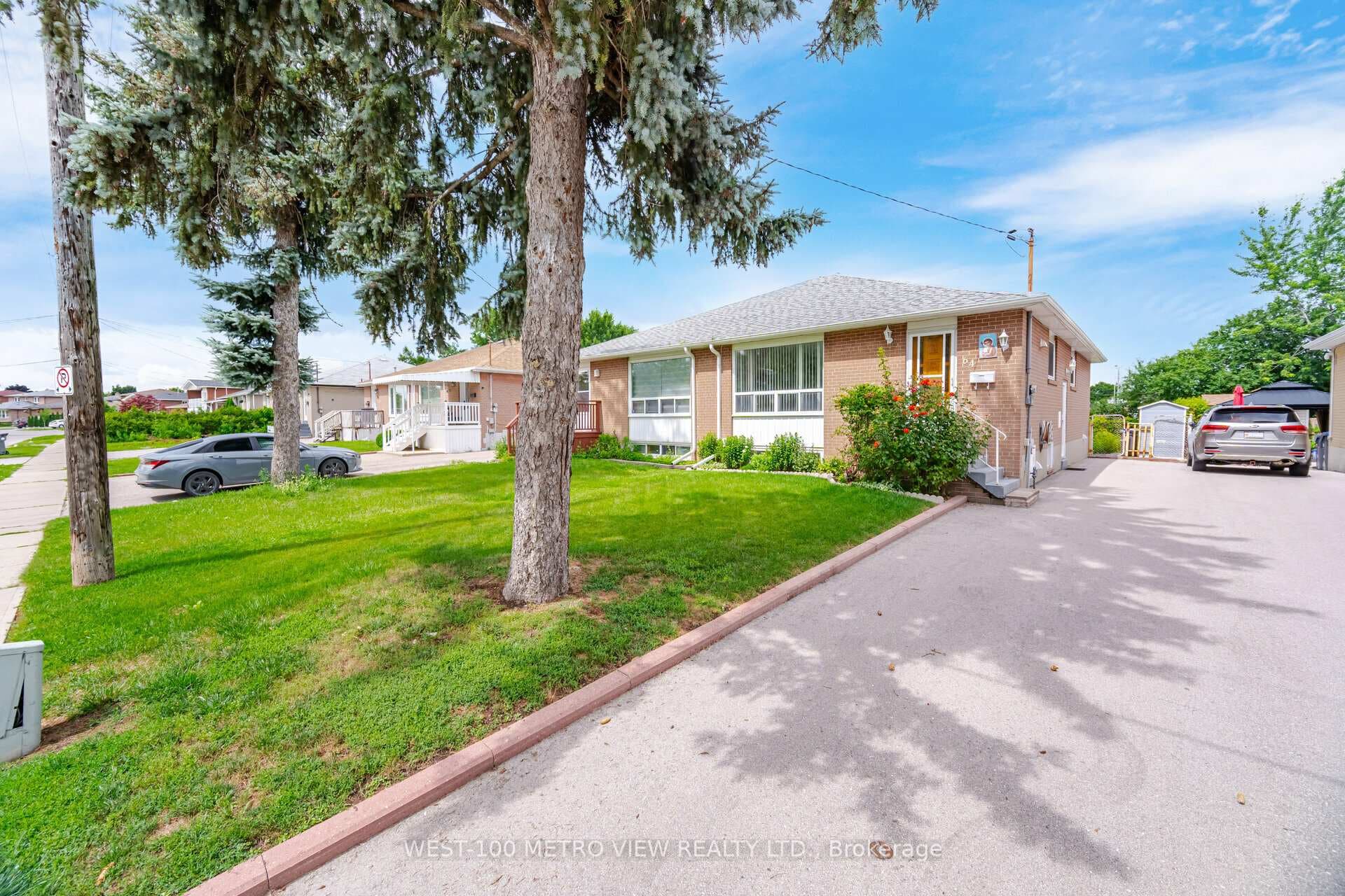 64 Fairglen Avenue photo 2