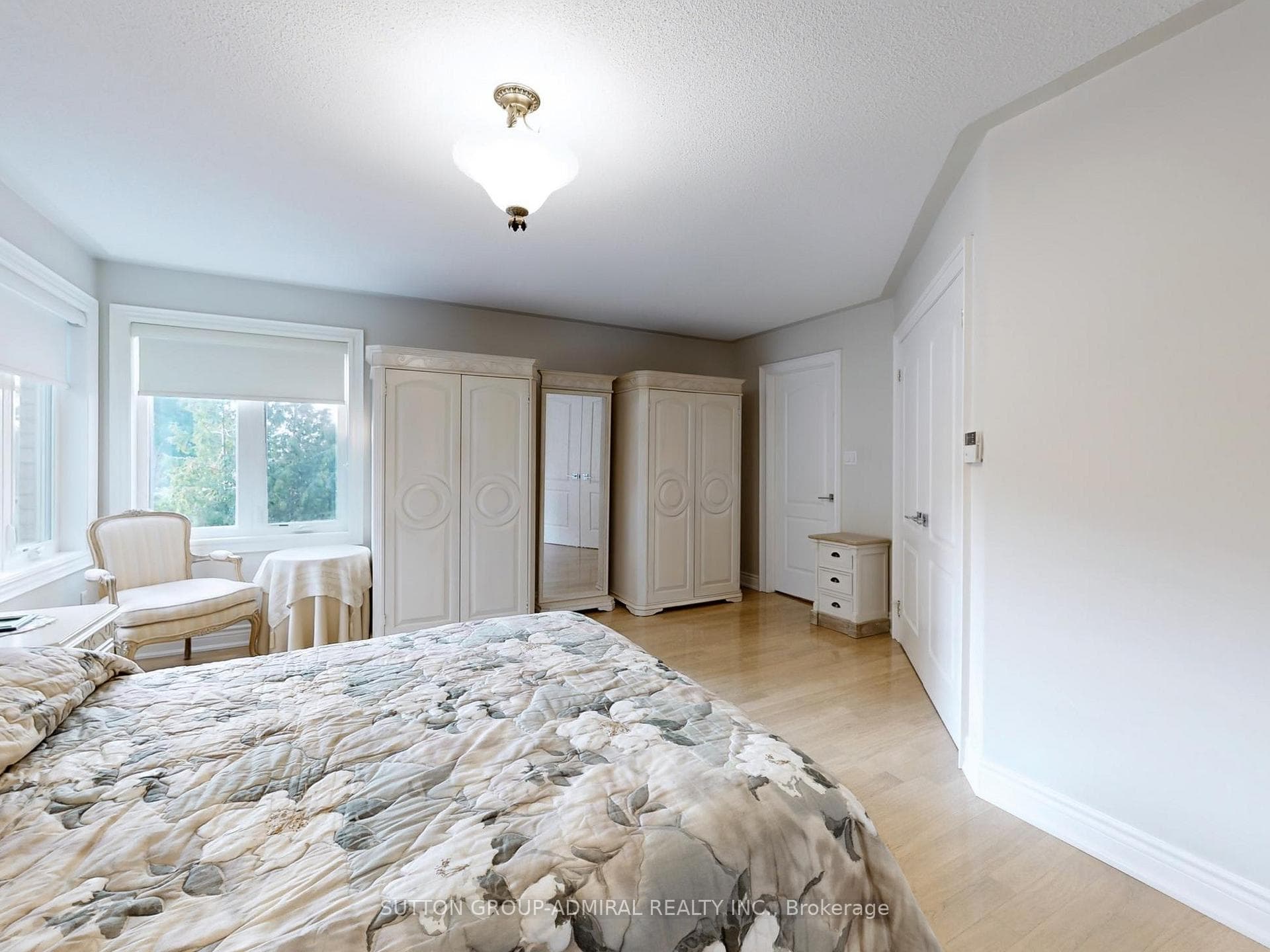 493 Highcliffe Drive photo 17