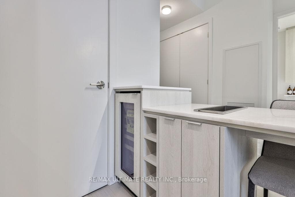 11 Yorkville Avenue Unit 1509 photo 10