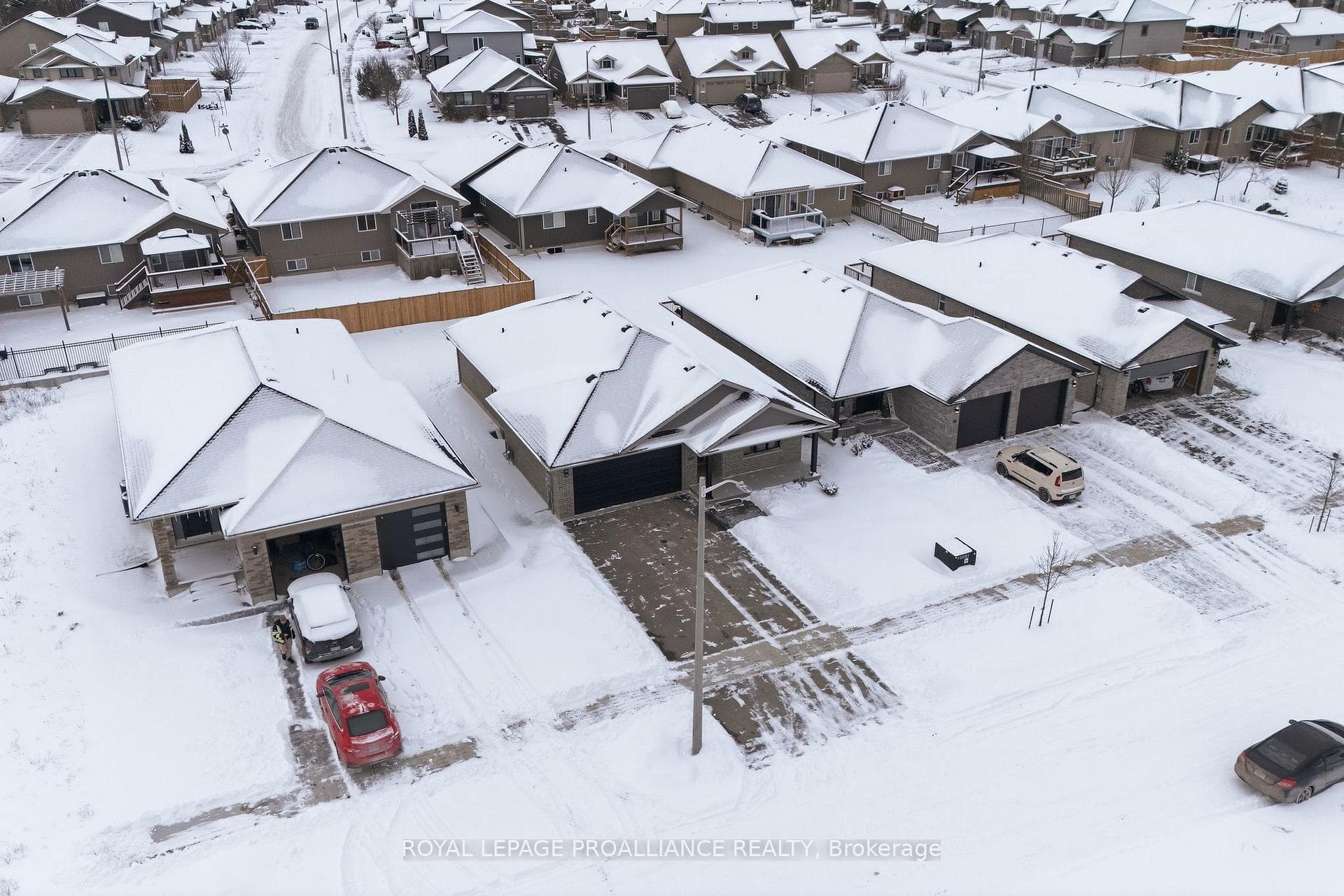 120 HASTINGS PARK Drive photo 40