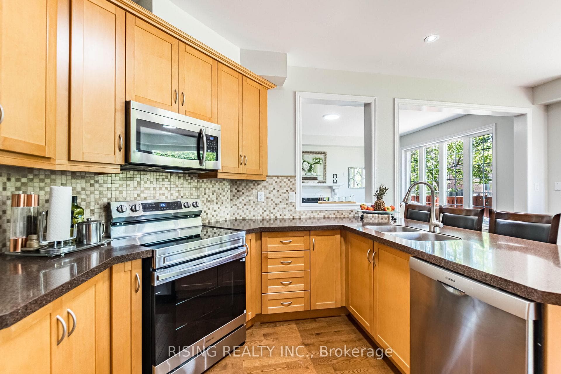 112 Great Lakes Boulevard photo 17