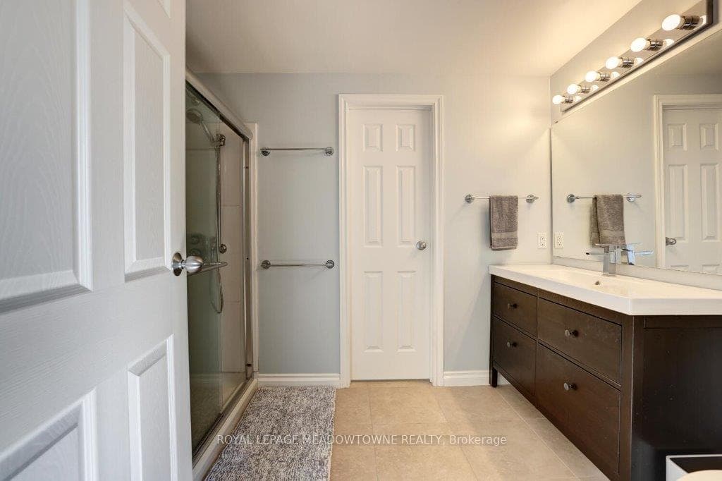 3133 Cantelon Crescent photo 21