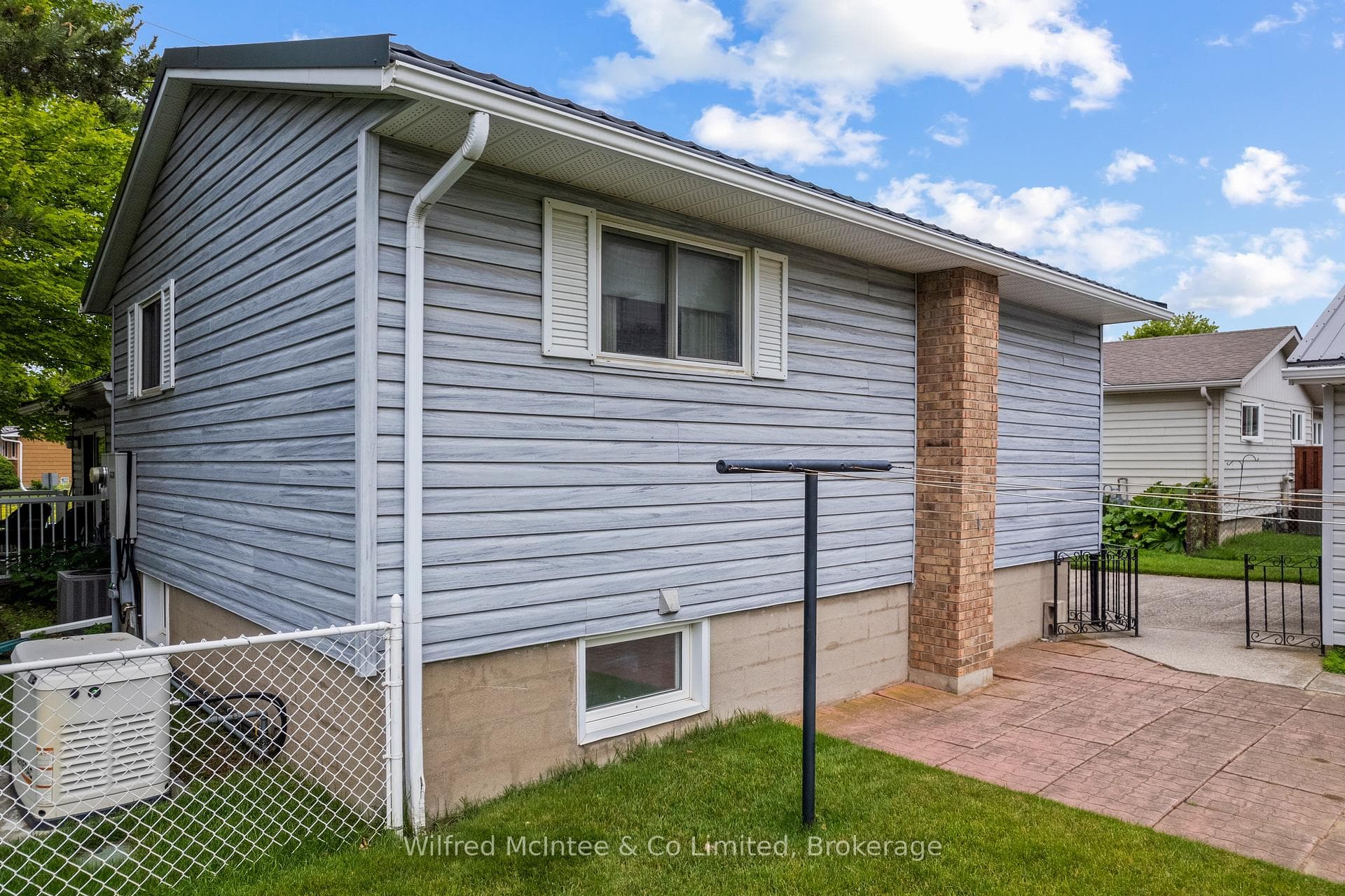 455 Bruce Street photo 10