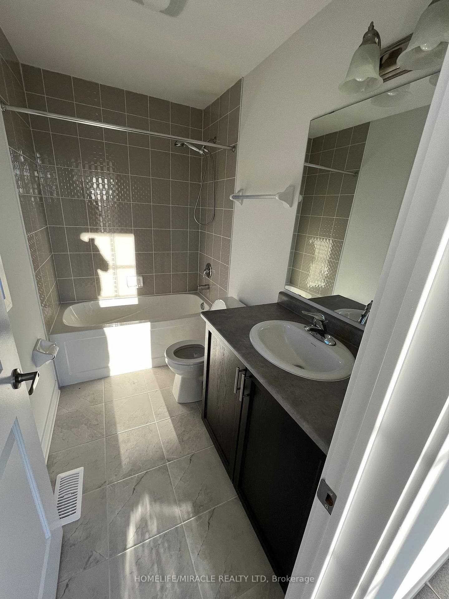 257 Flavelle Way photo 21