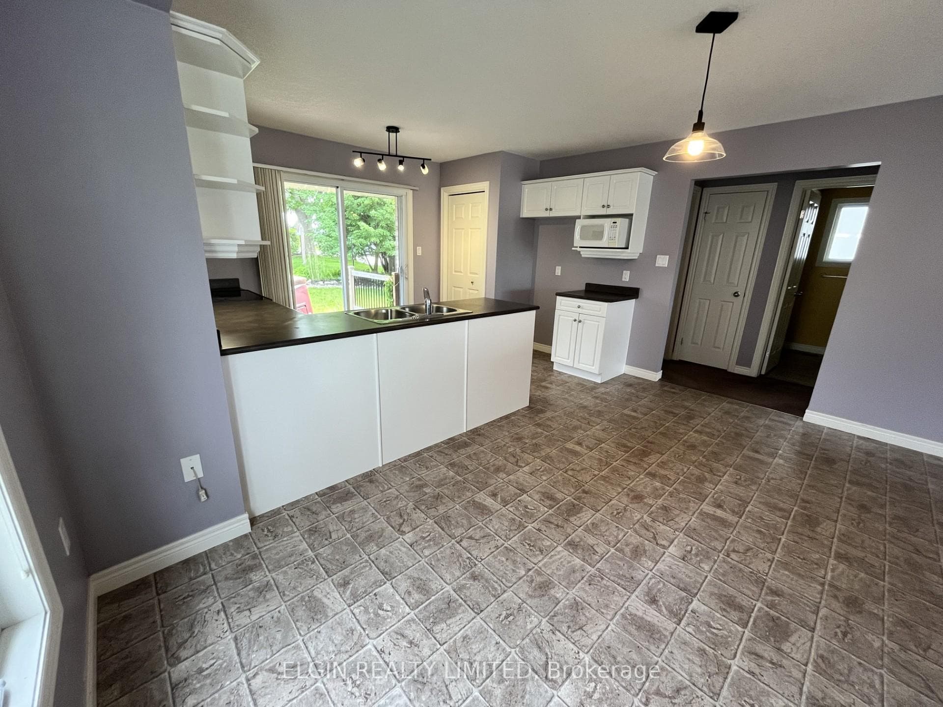 600 Highview Drive photo 7