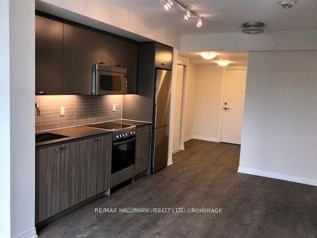 2301 Danforth Avenue Unit 401 photo 5