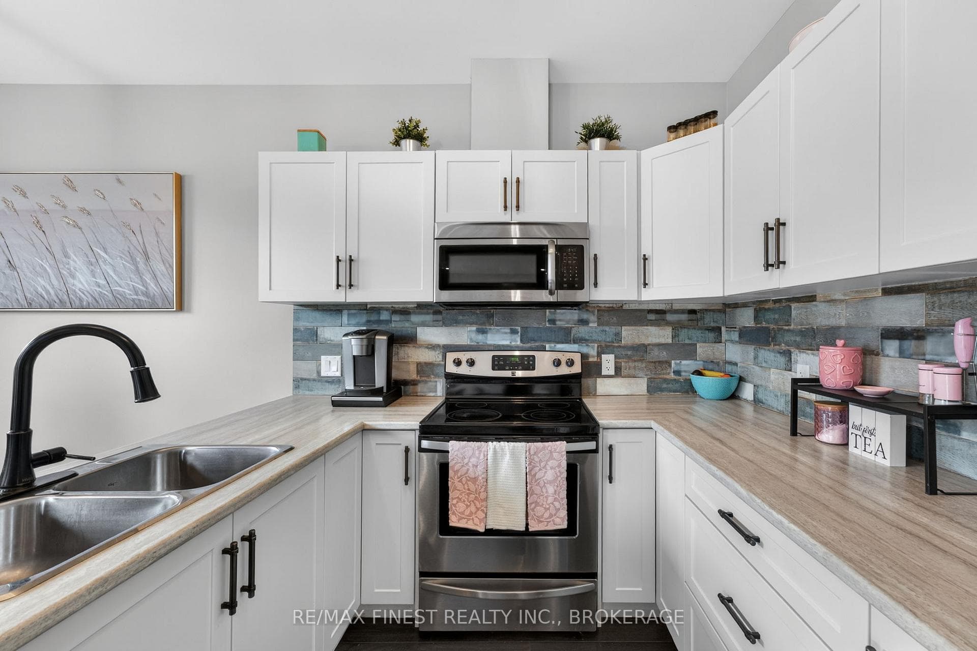 119 Champagne Crescent photo 9