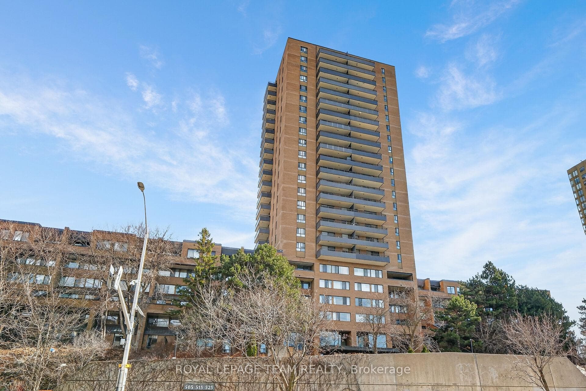 515 St. Laurent Blvd ~ close to everything!