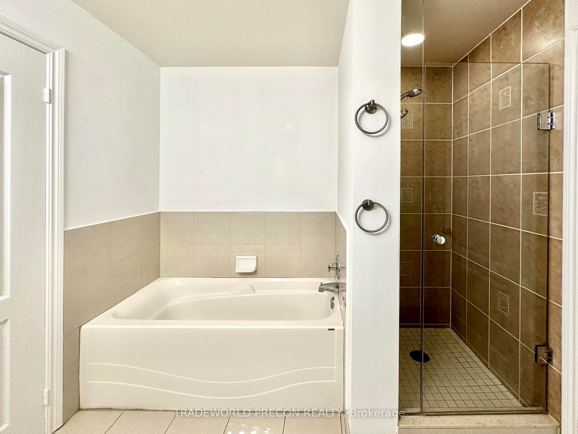 1105 Leslie Street Unit 206 photo 16