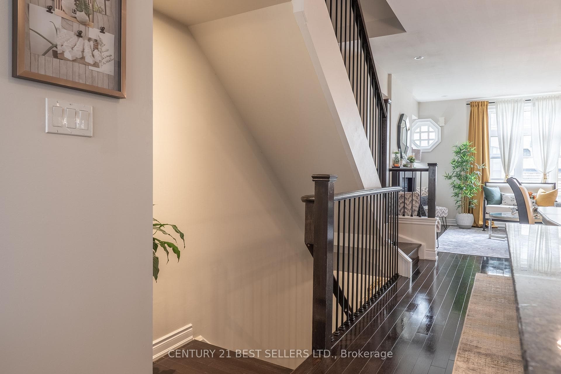 2027 Queensborough Gate photo 14