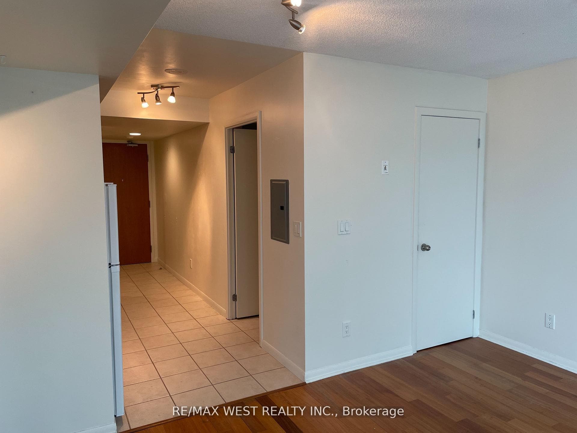 219 Fort York Boulevard Unit 1507 photo 7