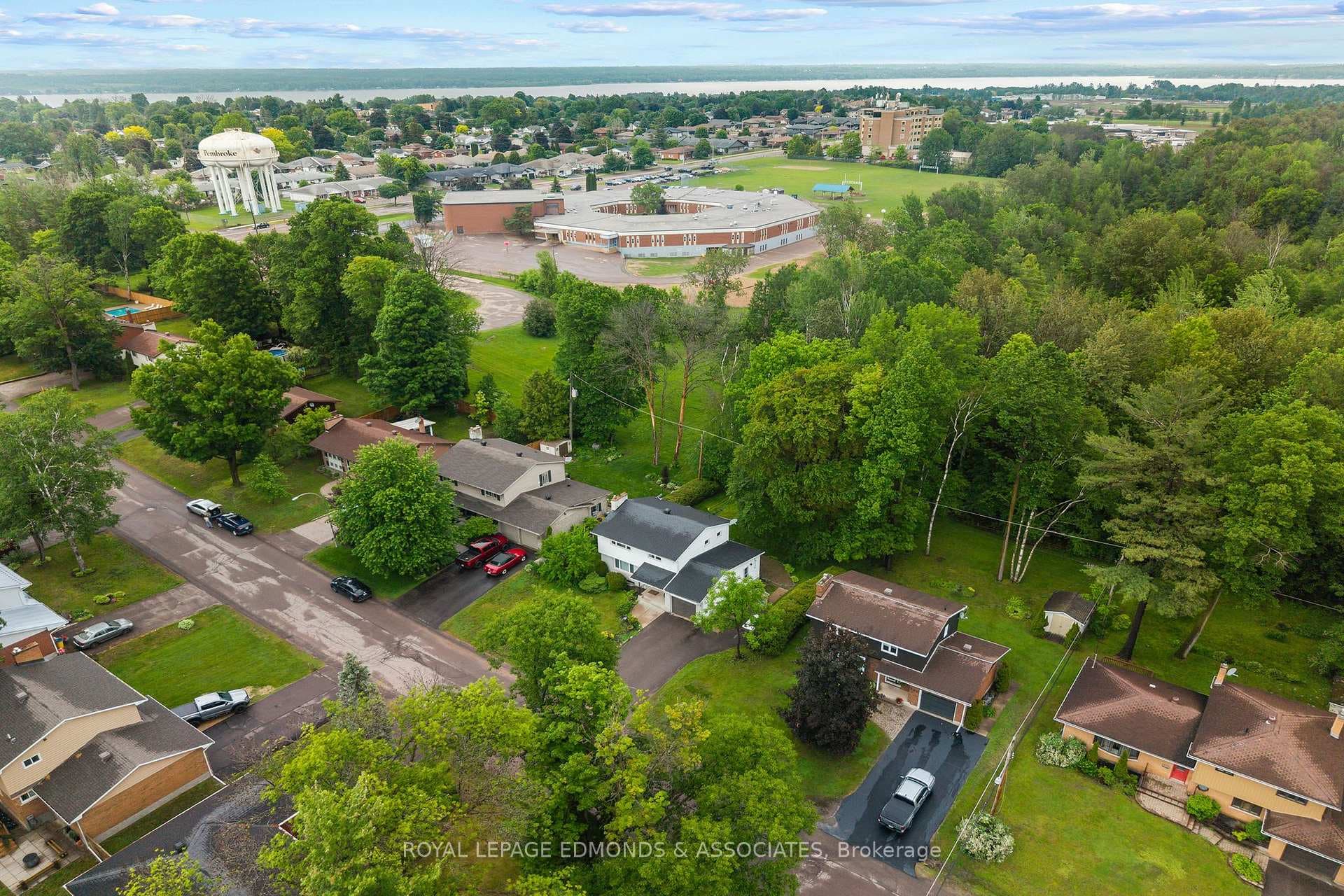 607 Elizabeth Street photo 4