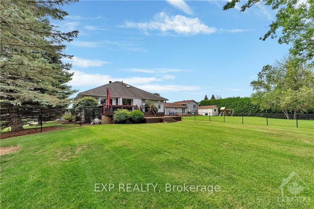 3 FAIRHOLME Drive photo 29