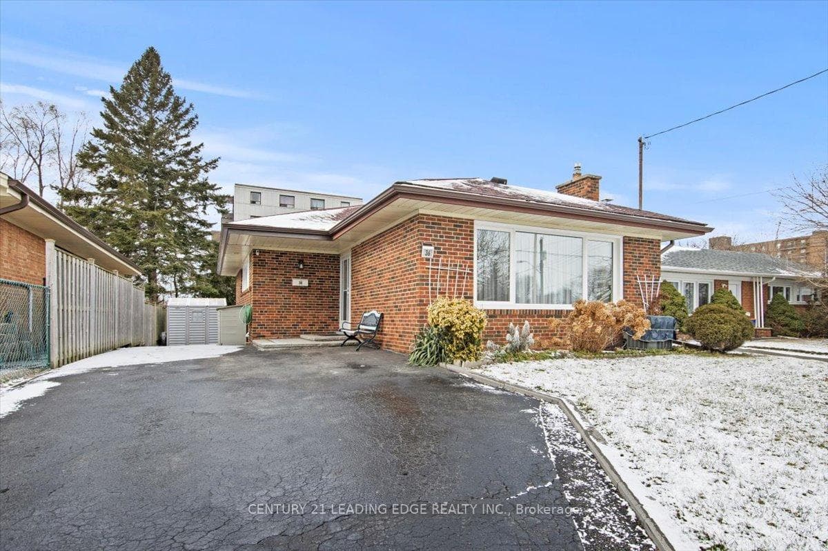 36 OAKWORTH Crescent photo 1