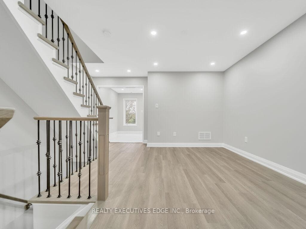 6020 Derry Road Unit 70 photo 11