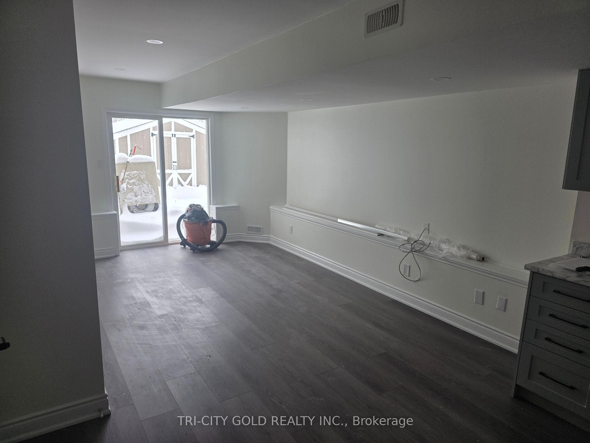536 Mctavish Street Unit Lower photo 4