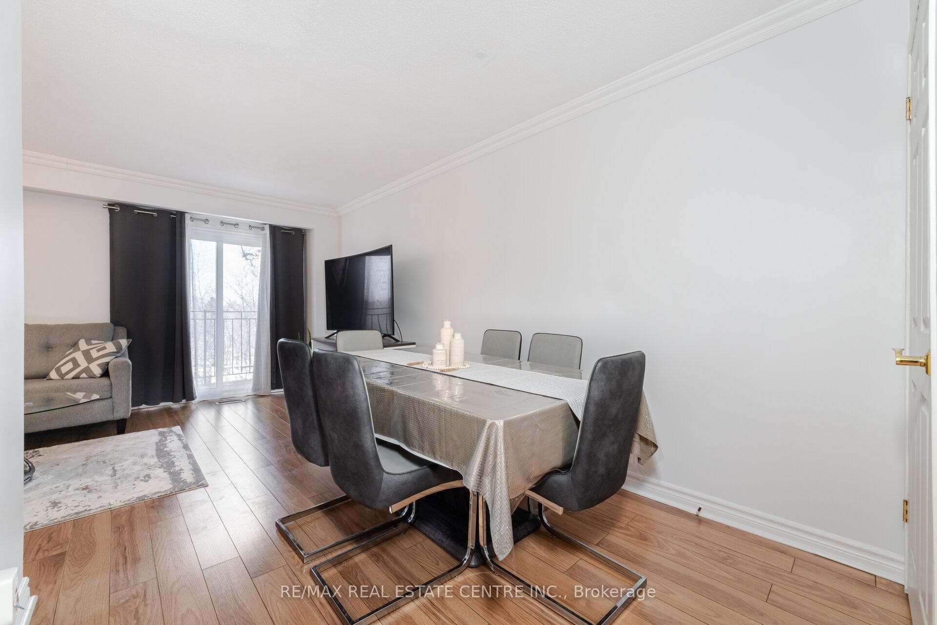 33 Dawson Crescent photo 5
