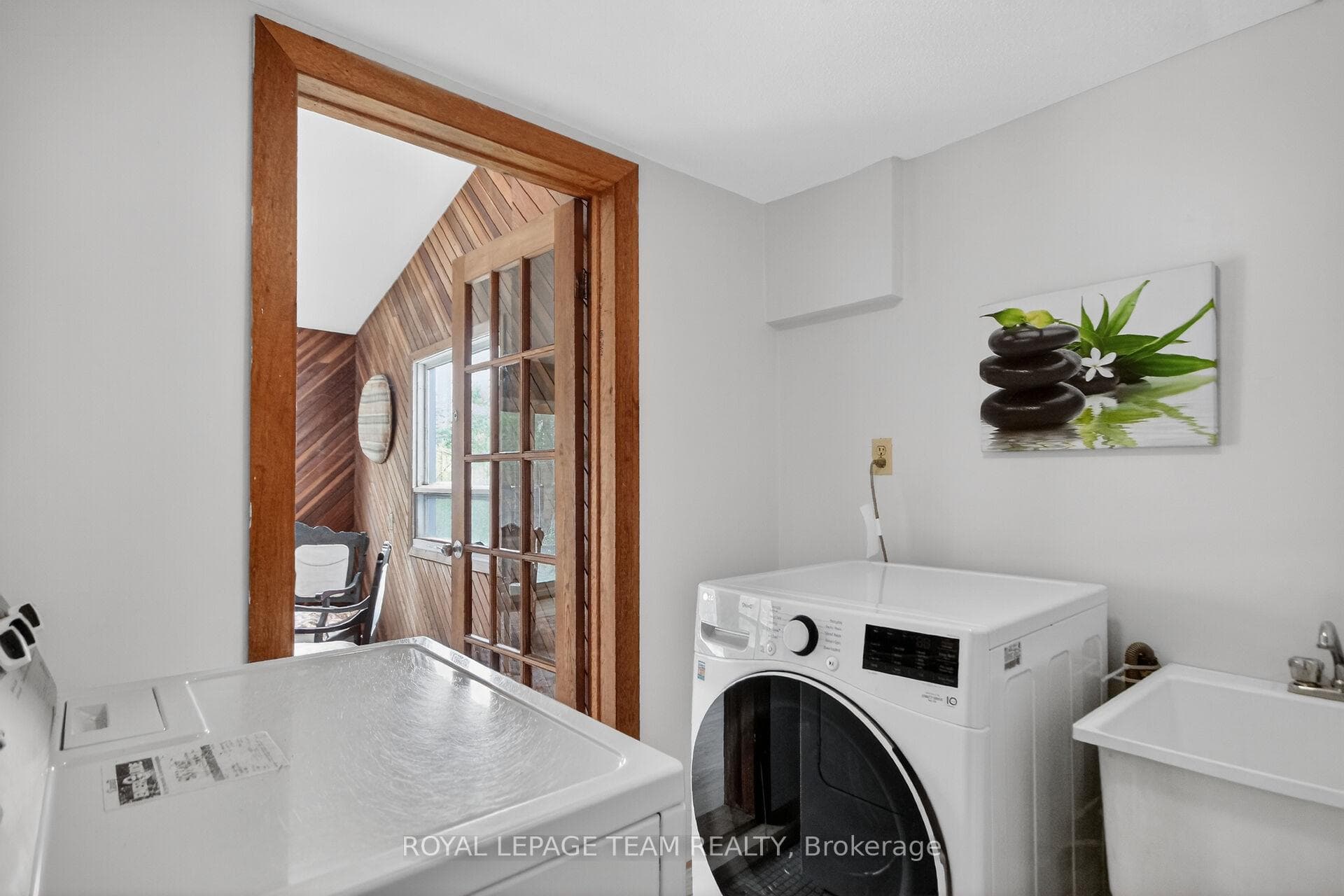 136 James Cummings Avenue photo 36