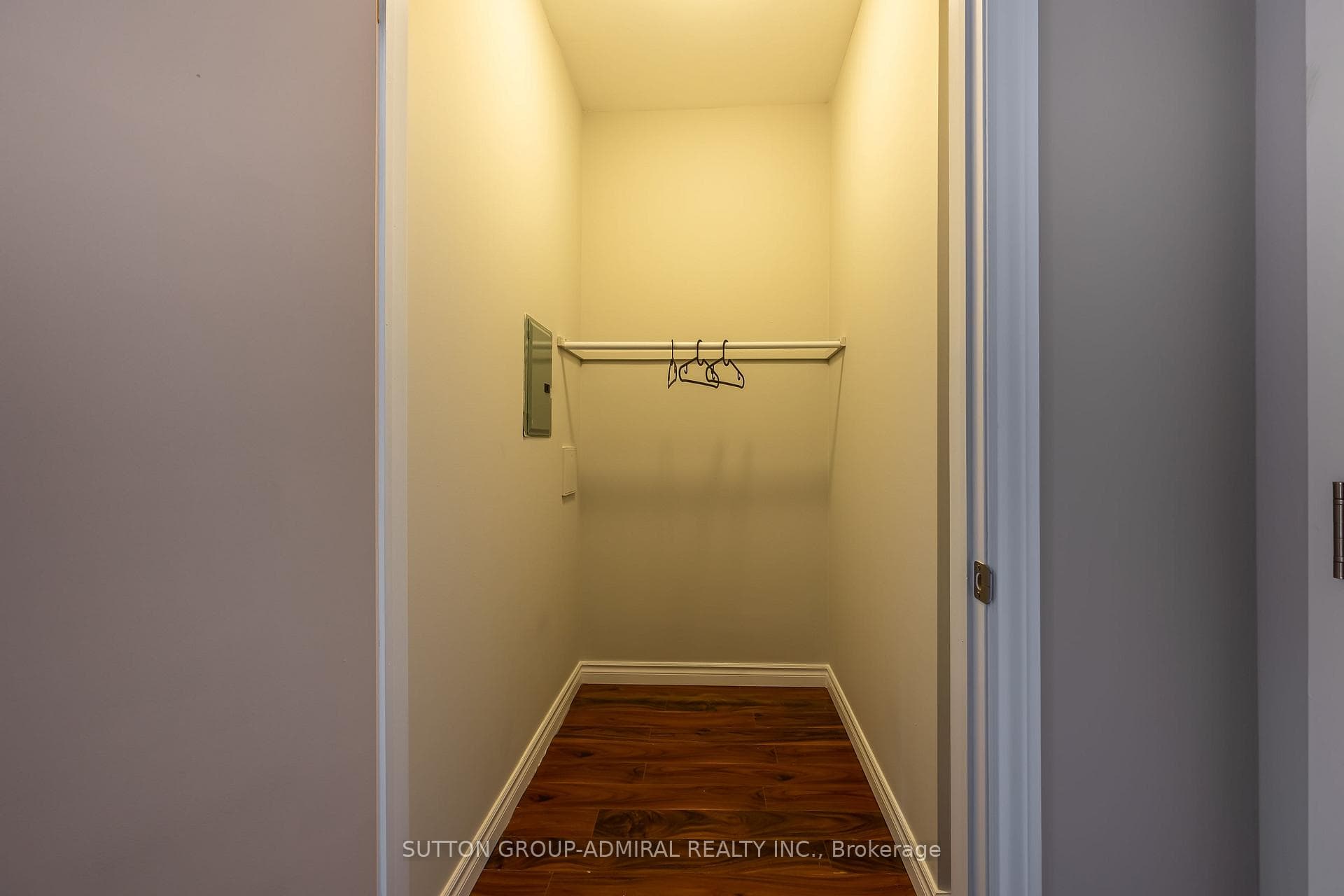 4497 Queen Street photo 16