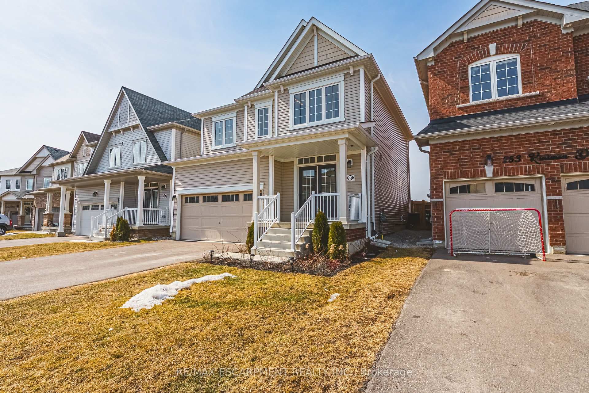 249 Kinsman Drive photo 2