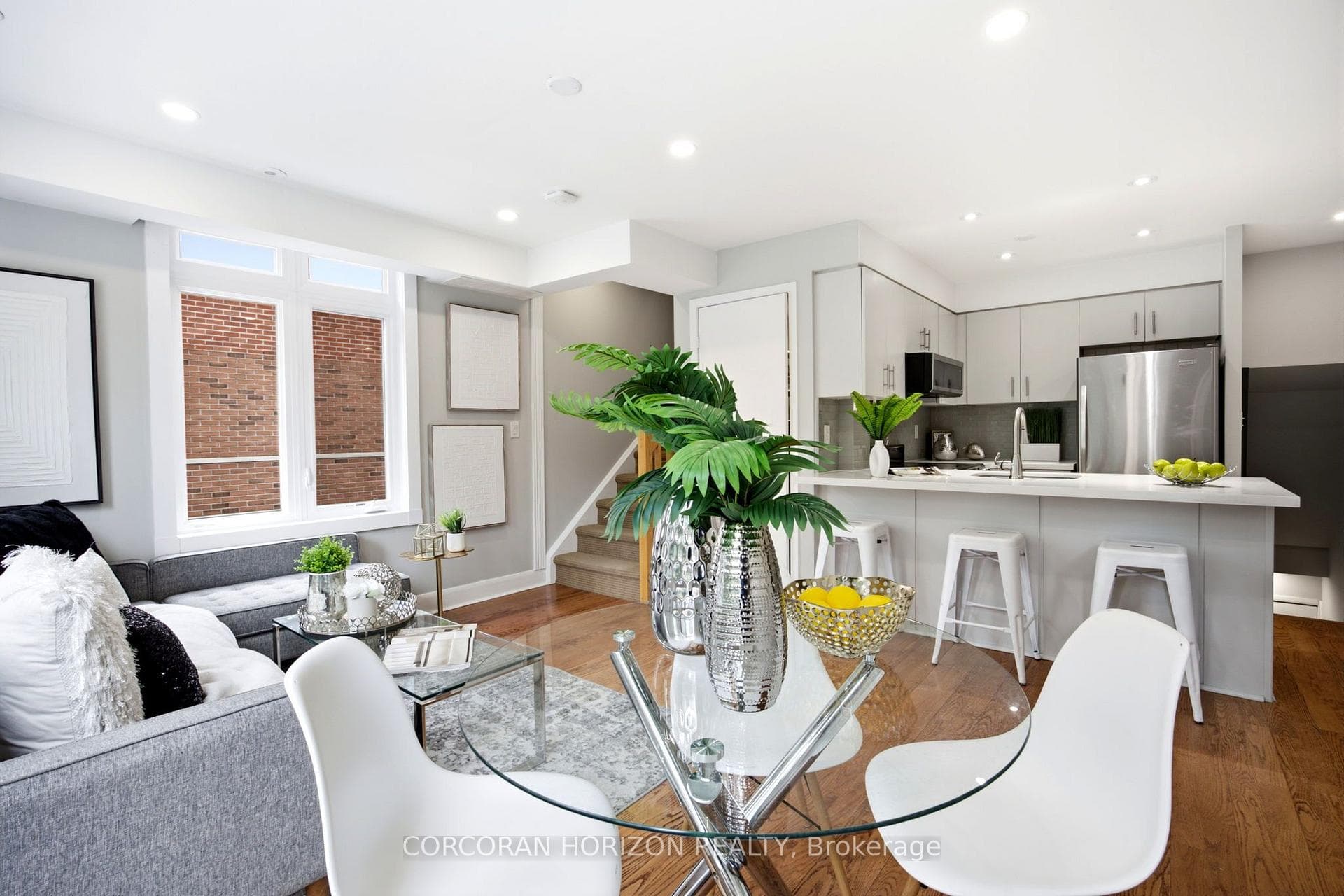 415 Jarvis Street Unit 301 photo 8