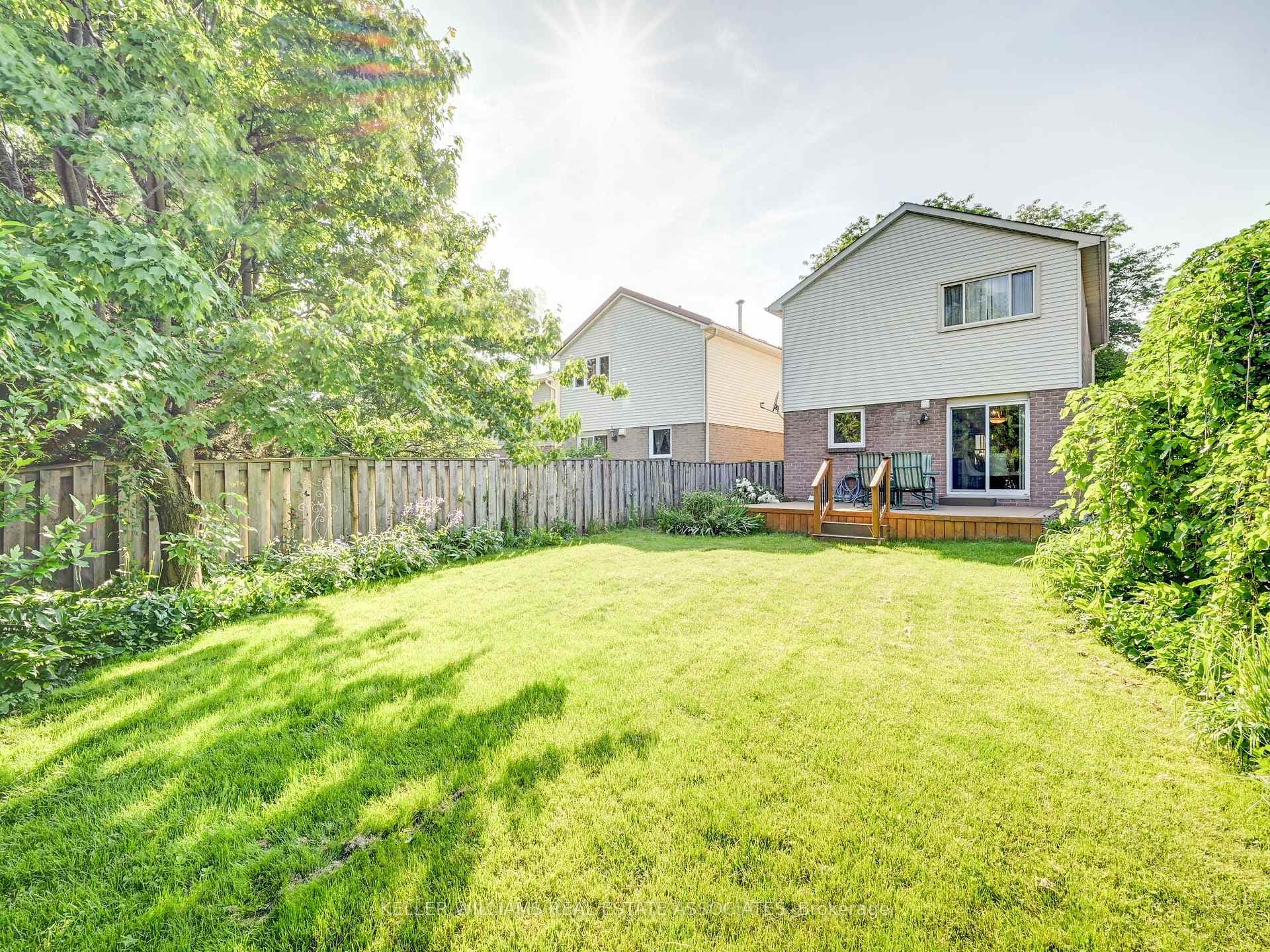 6411 Colebrook Crescent photo 29