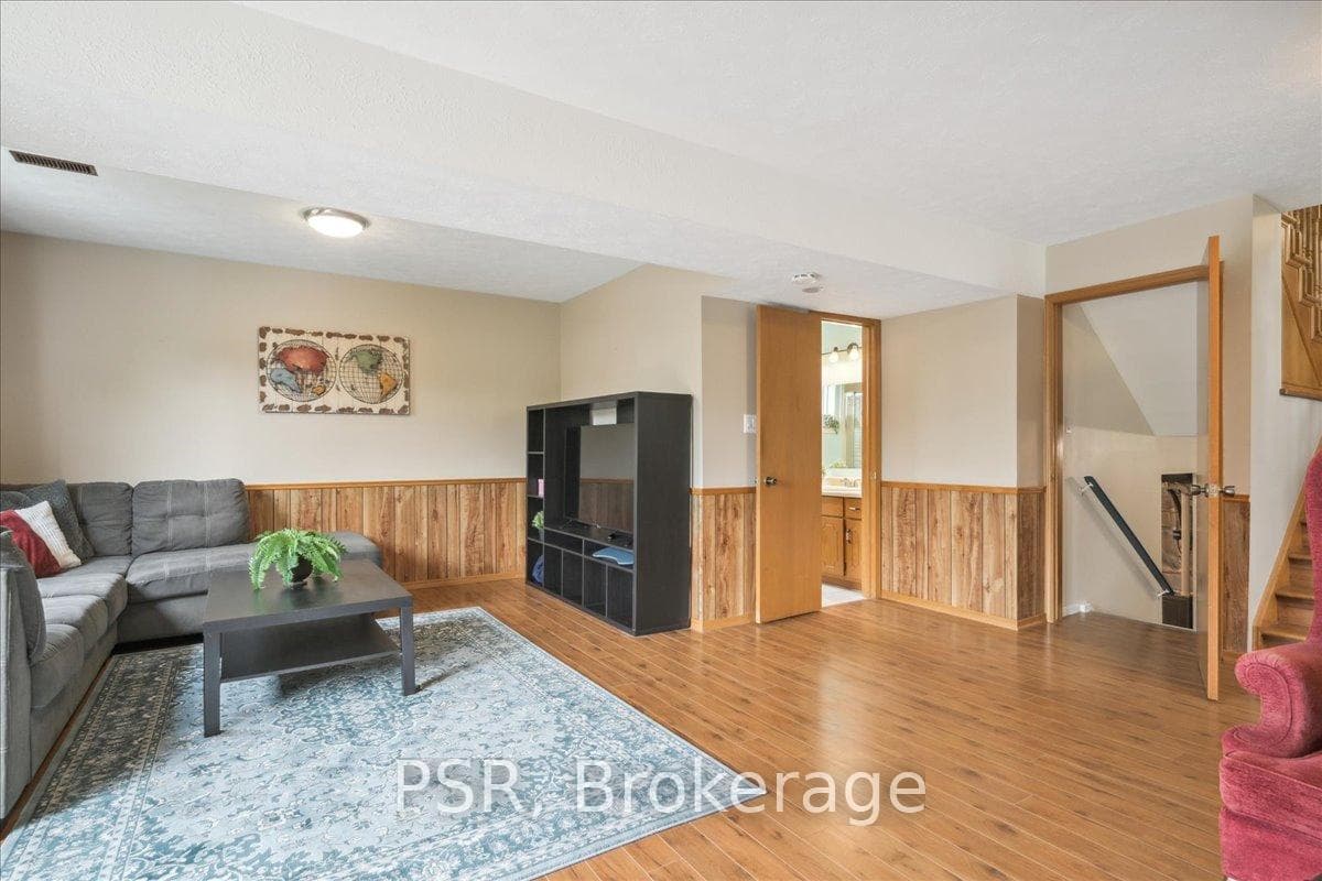 47 Claycroft Crescent photo 28
