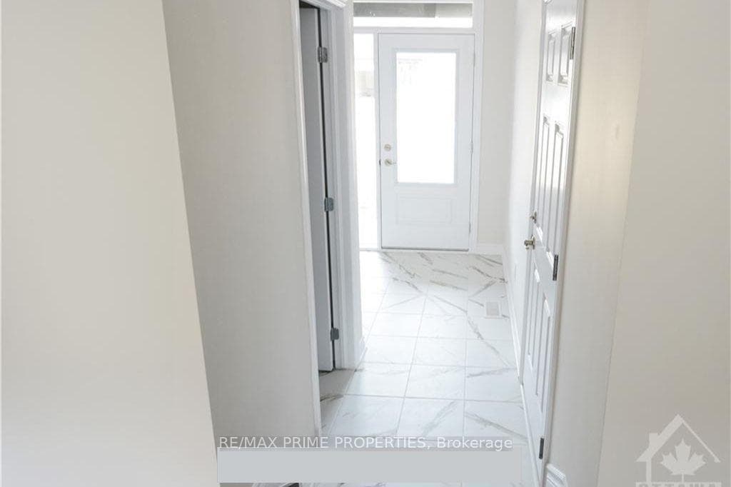 637 FISHER Street photo 2