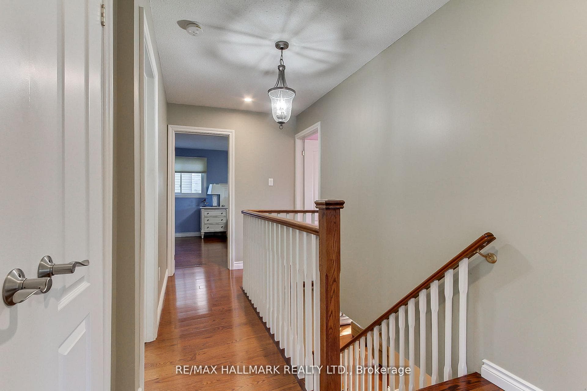 865 Arnold Crescent photo 22
