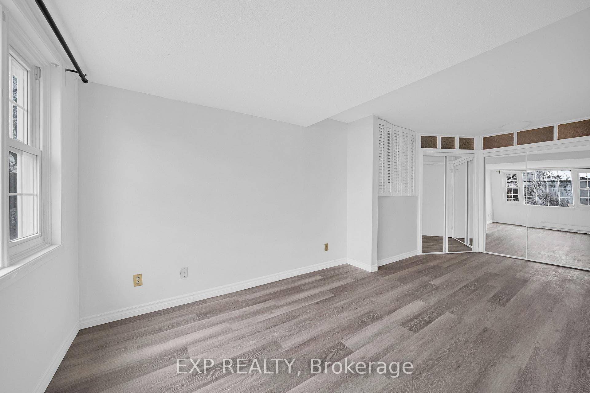 98 Castlegreen Private photo 12