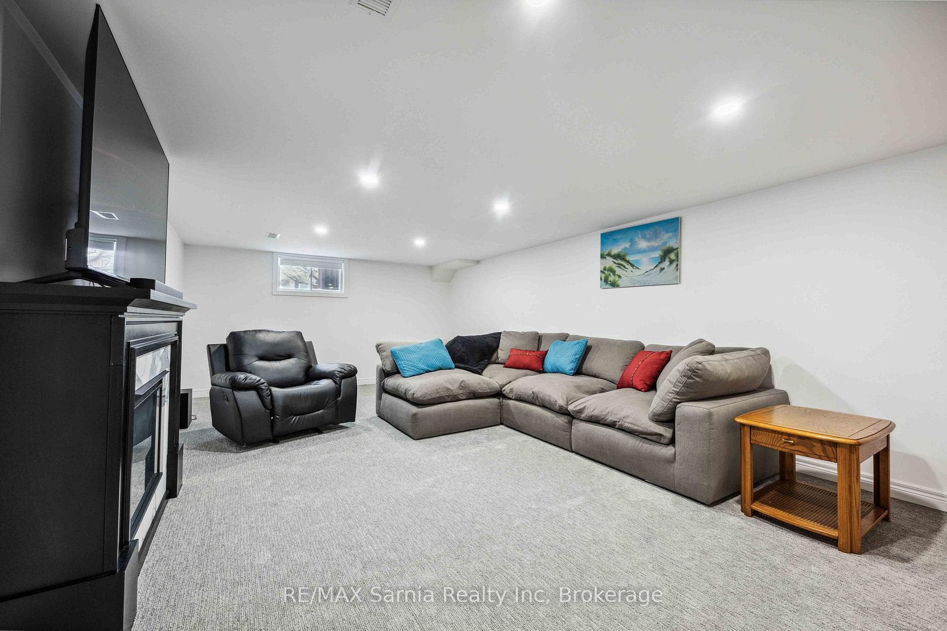 942 Hay Court photo 26